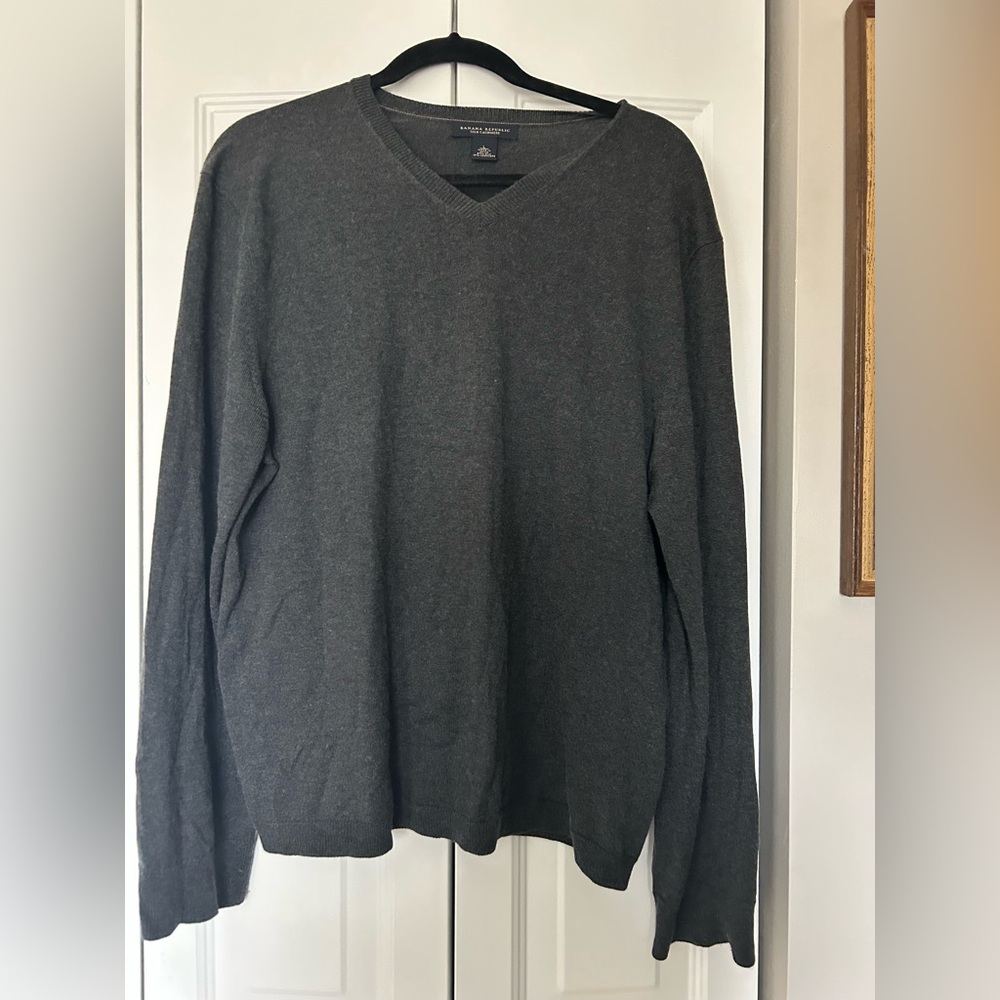 Banana Republic Men’s Grey Sz L Minimalist Silk Cashmere Blend V-Neck Sweater